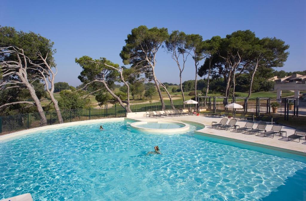 Madame Vacances Residence Provence Country Club Saumane-de-Vaucluse Стая снимка